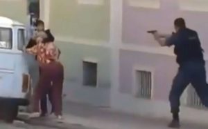 Jair Bolsonaro felicita a policía que mató a delincuente en plena calle de Brasil