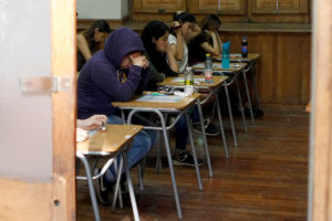 Estudiantes de colegios pagados logran puntaje promedio más alto de la PSU