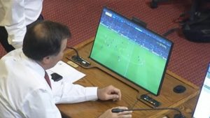 Diputado Pablo Prieto prefirió ver un partido de fútbol en medio de la interpelación a Chadwick