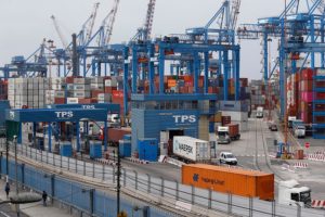 Embarques de frutas caen 95% en un mes en Valparaíso por el paro portuario