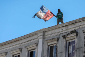 Trabajadores del puerto de Valparaíso volvieron a la calle tras rechazar oferta