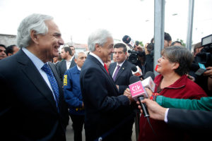Piñera encabezó demolición de últimos muros “de la segregación” en La Legua