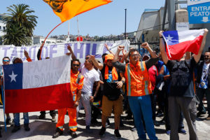Trabajadores del Puerto de San Antonio inician paro por sobre carga de trabajo tras bloqueo en Valparaíso