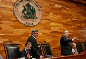 Corte recurre al TC para anular tabla de factores de las isapres