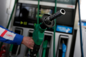 Ojo: mañana bajan precios de todos los combustibles