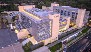 Justicia ordena a Clínica Santa María a pagar indemnización a paciente que quedó con apósito en el abdomen tras cirugía