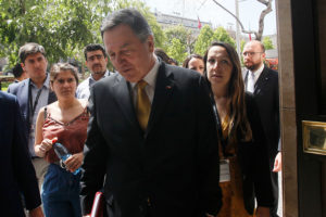 Gobierno remueve a cónsules investigados de tráfico de inmigrantes
