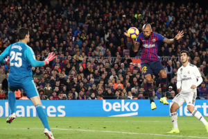 DT del Barcelona no descartó utilizar a Arturo Vidal de '9'