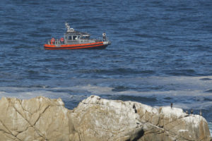 Armada sorprende a primer barco peruano del año pescando en mar chileno