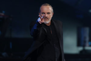 Miguel Bosé pide a Bachelet que 