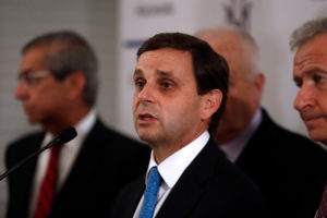 Reforma tributaria: CPC propone rebaja a empresas y doblar impuestos a Netflix y Uber