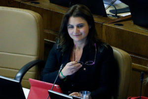 Diputada RN busca multar a padres cuyos hijos sean sorprendidos en estado de ebriedad