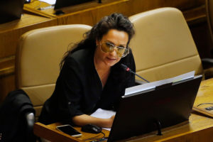 Comisión de Ética acoge denuncia de la UDI contra Marisela Santibáñez