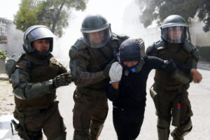 Qué pueden hacer y qué no: el manual para procedimientos de Carabineros