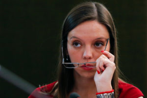 Diputada Camila Flores y senador RD se enfrentan por estatua de José Toribio Merino