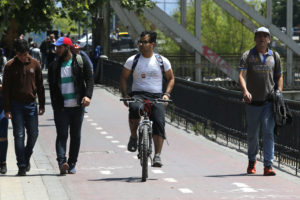 Estudio revela que ciclistas superan los 40 km/h en ciclovías y detecta zonas de mayor velocidad