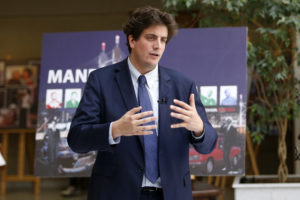 “Otra vez haciendo proselitismo”: diputado Schalper se lanza contra la Defensora de la Niñez y recibe respuesta inmediata