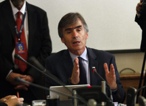 Ministro Valente confirma que Gobierno estudia veto a ley de captura de la jibia