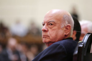 Roban auto fiscal de senador Insulza en violento “portonazo” a su chofer escolta