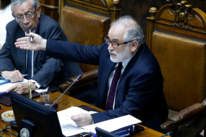 Carlos Montes abre concurso para cargo de secretario general del Senado