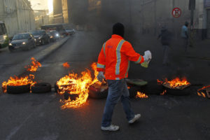 Trabajadores portuarios provocan nuevos incidentes en el sector de Plaza Sotomayor de Valparaíso