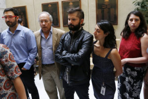 Frente Amplio blinda a Boric y califica como exagerada la reacción de la UDI