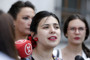 Diputada Cariola dice saber cuál es “el mayor miedo de la derecha” chilena y envía mensaje “desde la DC al Frente Amplio”