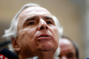 Bancada DC toma distancia de eventual acusación constitucional contra ministro Chadwick