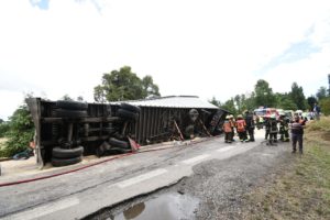 El médico haitiano que sobrevivió y salvó a cuatro personas en accidente en Máfil