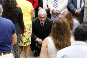 FOTO | Presidente Piñera se sumó al #10YearsChallenge y preguntó si estaba 