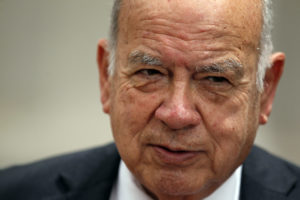 “Les dedico esta foto de su Presidente”: Insulza trolea a la UDI y revive imagen de Piñera como Guardia de Honor de Chávez