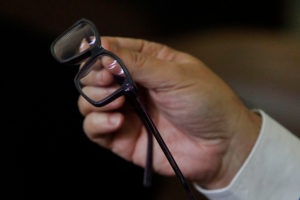 Comisiones de Salud del Congreso denuncian ante FNE a optometristas de dos ópticas