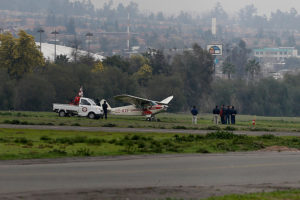 Dos heridos graves dejó caída de avioneta en aeródromo de Tobalaba
