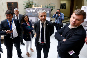 Ministro Blumel descarta “absolutamente” un cambio de gabinete