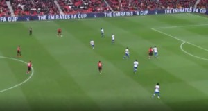VIDEO | La milimétrica habilitación de Alexis en su vuelta a la titularidad en el United