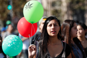 Juez de la Corte Suprema apoya el uso medicinal de la marihuana