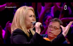 VIDEO | Diputada Pamela Jiles protagoniza el momento más romántico de un parlamentario en TV abierta