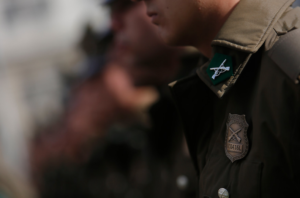 Dos carabineros detenidos por robo de armamento de guerra