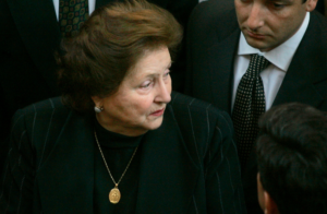 Lucía Hiriart y exalbacea de Pinochet se disputan US$1,3 millones del caso Riggs