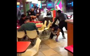 VIDEO | Registro de brutal pelea en McDonalds de Viña del Mar es lo más compartido del año en redes sociales