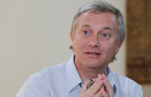 José Antonio Kast se somete a operación de urgencia