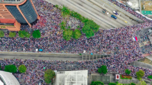 Impactante registro desde la altura de la manifestación contra Maduro en Venezuela
