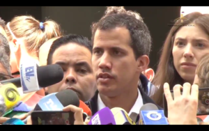 “Vea lo que sucede con nuestros jóvenes asesinados”: el llamado de Guaidó que Bachelet todavía no contesta