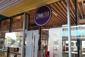 Critican a Jadue por su librería popular y le piden bibliotecas: alcalde recuerda que ya existen 11 en la comuna