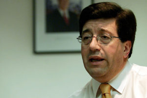 Mineduc anuncia la salida del director general de Conicyt tras cuatro años en el cargo