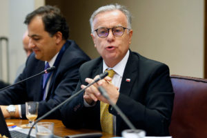 Ministro de Salud no se presentó a Comisión donde se discutiría nueva campaña de VIH
