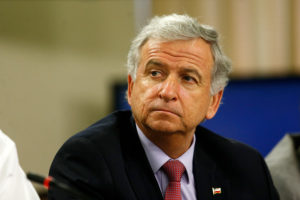 Ministro Larraín destaca que IPC negativo hará caer las deudas en UF