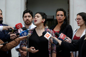 Diputados PC, RD, PS y PRO piden renuncia de Chadwick por polémica con exgeneral