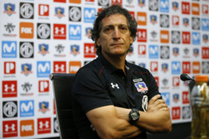 Mario Salas se habría molestado por ausencia de Valdivia en primera práctica