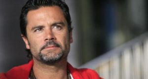 Familia de Camiroaga busca proteger su imagen tras aparición del animador en polera satánica